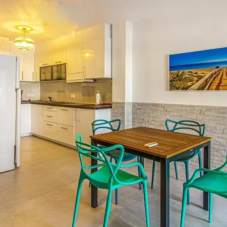 Amazing In With Kitchen Holiday home